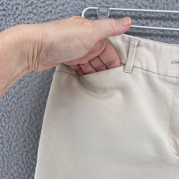 Chicos Shorts Womens 0.5 US 6 Ivory Chino Bermuda Stretch Pocket Everyday Casual - Picture 5 of 12